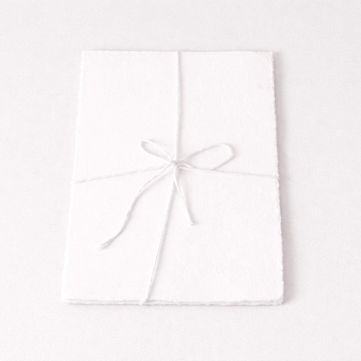 JurnaleVintage Hartie bumbac Bumbac alb / 22x29.5 cm Hartie alba vintage 22x29.5 cm - un spatiu pur pentru ganduri scrise cu intentie