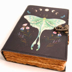 JurnaleVintage Jurnal 18x13 cm / Bumbac galben Jurnal din piele naturala cu incuietoare epoca, fazele lunii si fluture - Magie si creativitate